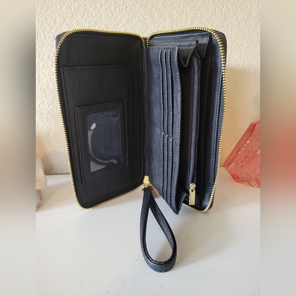 NWOT Betsey Johnson Wristlet - Picture 2 of 3